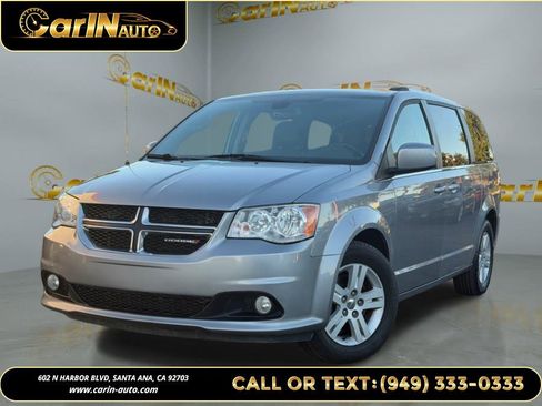 Used 2019 Dodge Grand Caravan SXT image 1