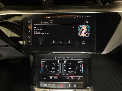 Used 2021 Audi e-tron Premium w/ Convenience Plus Package AWD/4WD image 14