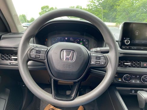 Used 2025 Honda Accord SE image 16