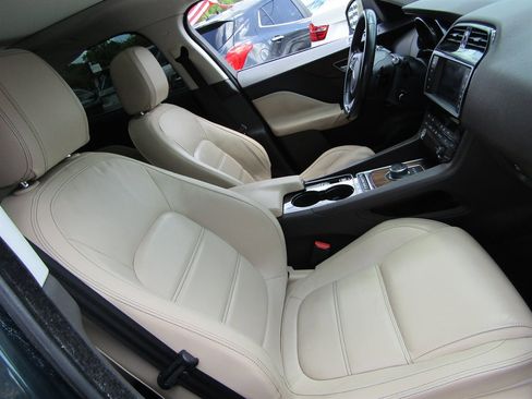 Used 2017 Jaguar F-PACE Prestige image 5