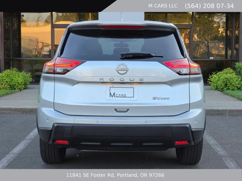 Used 2024 Nissan Rogue SV AWD/4WD image 7