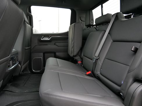 New 2026 GMC Sierra 1500 SLT image 5