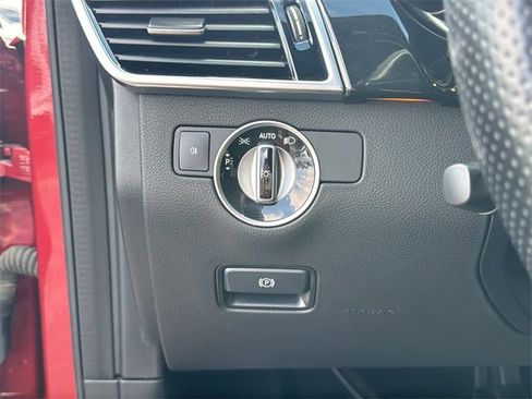 Used 2018 Mercedes-Benz GLE 350 4MATIC image 24