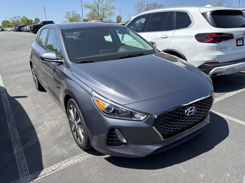 Used 2019 Hyundai Elantra GT image 3