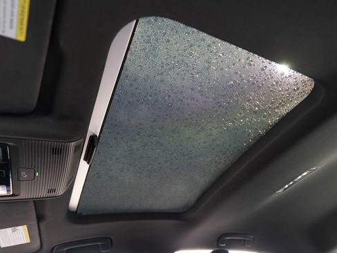 Used 2022 Volkswagen Golf R image 29