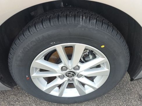 Certified 2025 Toyota Camry LE image 6