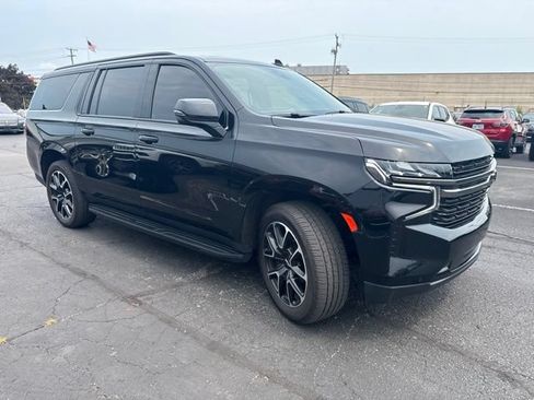 Used 2022 Chevrolet Suburban RST w/ Luxury Package AWD/4WD image 3