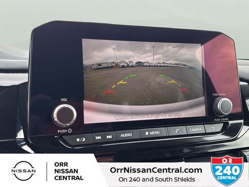 Used 2025 Nissan Pathfinder SV image 32