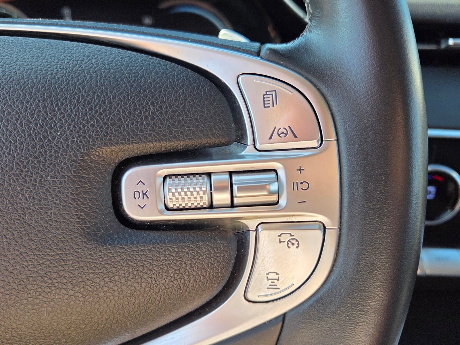 Used 2025 Genesis GV70 2.5T AWD/4WD image 29