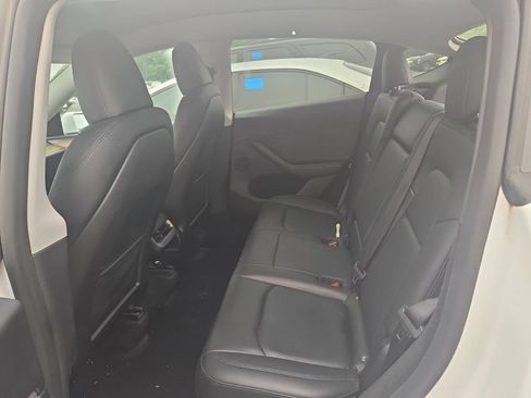 Used 2023 Tesla Model Y Long Range AWD/4WD image 3