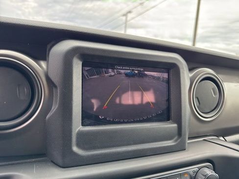 Used 2022 Jeep Wrangler Sport AWD/4WD image 28