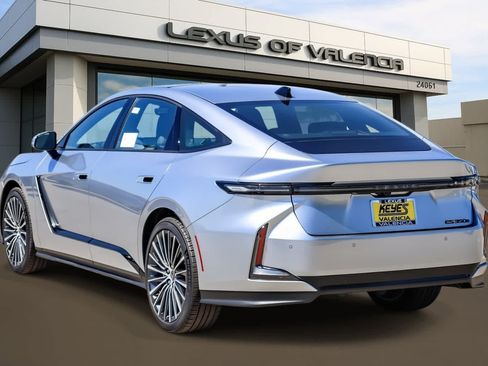 New 2026 Lexus ES 350e FWD image 2