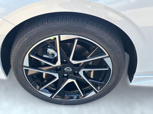 New 2025 Nissan Sentra SR image 12