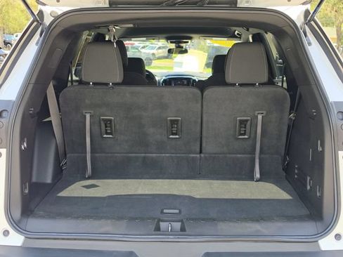 Used 2023 Chevrolet Traverse LT FWD image 12
