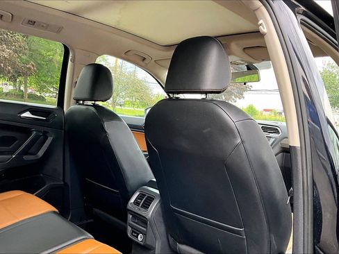 Used 2018 Volkswagen Tiguan SE w/ Panoramic Sunroof Package AWD/4WD image 15
