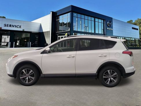 Used 2018 Toyota RAV4 XLE FWD image 5