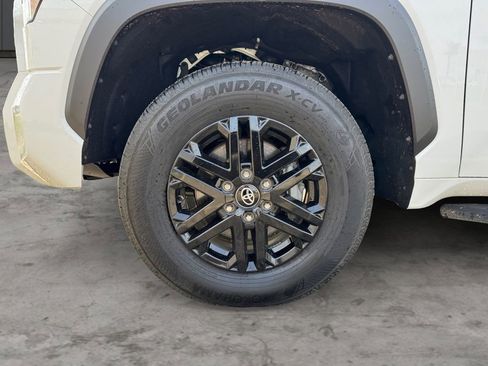 Used 2025 Toyota Tundra SR5 w/ SR5 Convenience Package AWD/4WD image 9