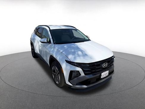 Used 2025 Hyundai Tucson SEL FWD image 3