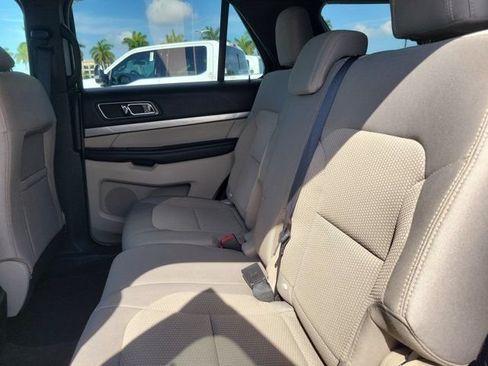 Certified 2018 Ford Explorer XLT FWD image 15