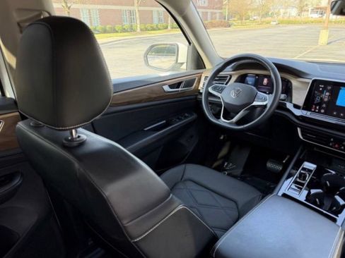 Used 2025 Volkswagen Atlas SE FWD image 10