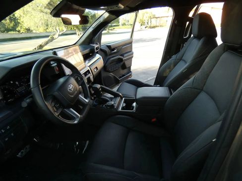 Used 2025 Toyota Tacoma TRD Sport image 61