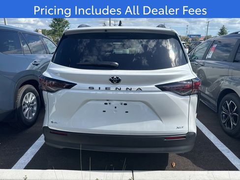 New 2026 Toyota Sienna XLE FWD image 5