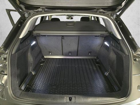 Used 2021 Audi Q5 Premium Plus w/ Premium Plus Package image 12