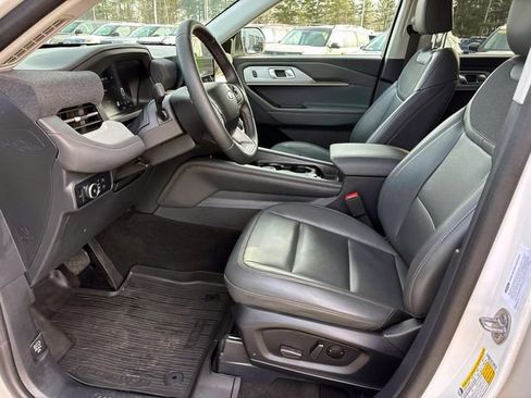 Used 2025 Ford Explorer Active w/ Active Comfort Package image 9