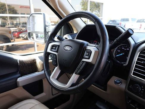 Used 2017 Ford F250 Lariat w/ Lariat Ultimate Package AWD/4WD image 15