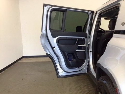 Used 2020 Land Rover Defender 110 SE AWD/4WD image 9