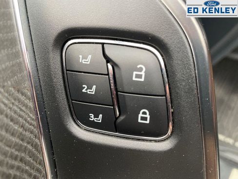 Used 2024 Ford F250 Platinum image 27