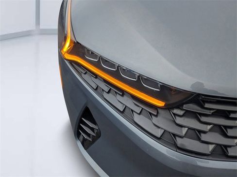 Used 2023 Kia K5 LXS image 9