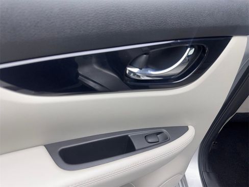 Used 2019 Nissan Rogue Sport SL w/ Premium Package image 39