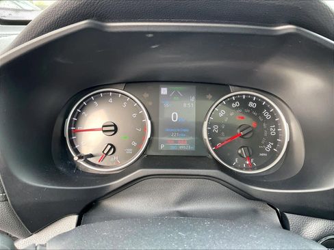 Used 2020 Toyota RAV4 XLE Premium image 21