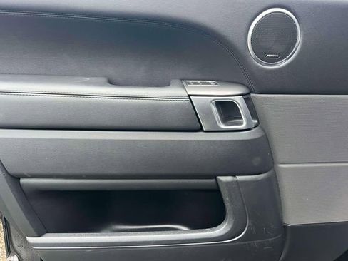 Used 2019 Land Rover Range Rover Sport SE image 17