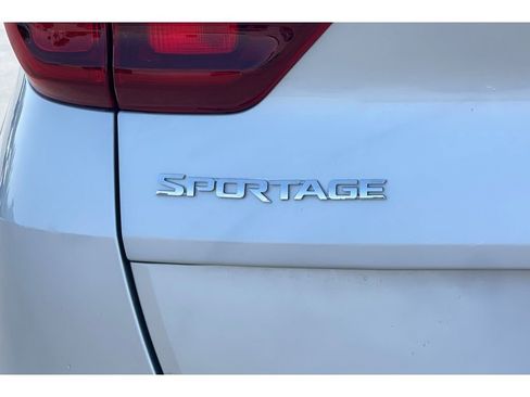 Used 2021 Kia Sportage LX FWD image 17