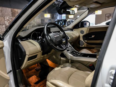 Used 2017 Land Rover Range Rover Evoque SE AWD/4WD image 3