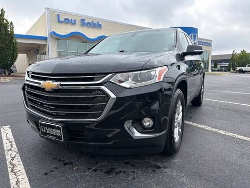 Used 2021 Chevrolet Traverse LT FWD image 2