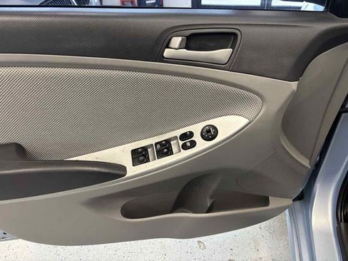 Used 2012 Hyundai Accent GS image 19