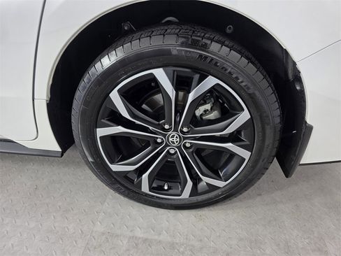 Used 2025 Toyota Sienna Platinum image 17