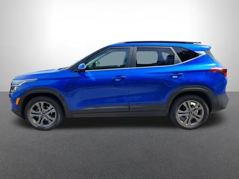 Used 2023 Kia Seltos S w/ Navigation Package FWD image 2