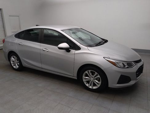 Used 2019 Chevrolet Cruze LS w/ LS Convenience Package FWD image 11