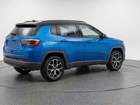 Used 2025 Jeep Compass Limited AWD/4WD image 9