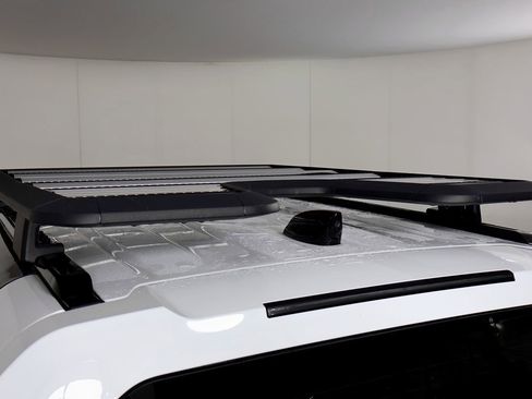 Used 2023 Land Rover Defender 90 S image 28