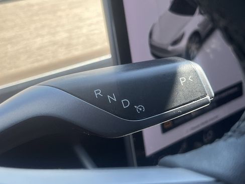 Used 2021 Tesla Model Y Long Range AWD/4WD image 25