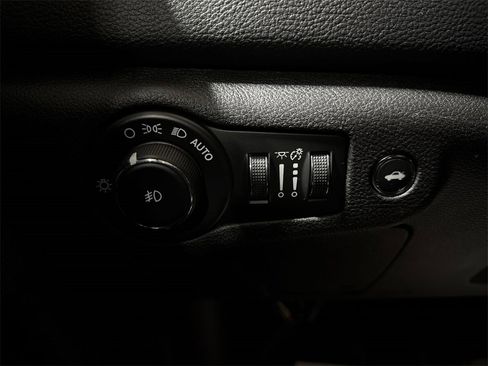 Used 2016 Chrysler 200 S image 18