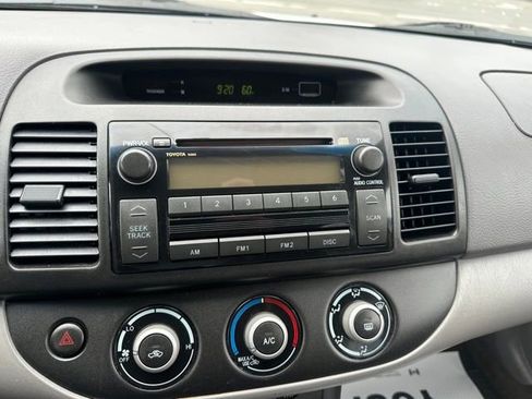 Used 2005 Toyota Camry image 14