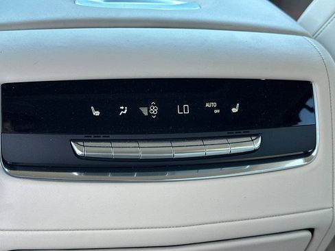 Certified 2025 Cadillac Escalade ESV Premium Luxury Platinum AWD/4WD image 42
