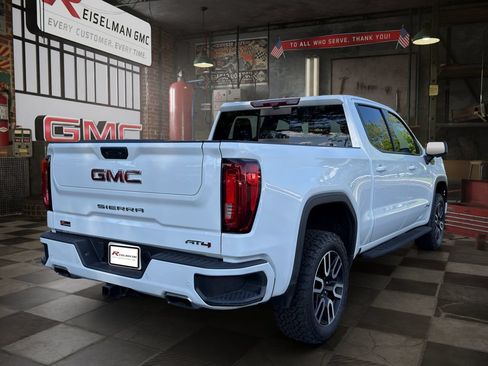 Certified 2022 GMC Sierra 1500 AT4 w/ AT4 Premium Package AWD/4WD image 3