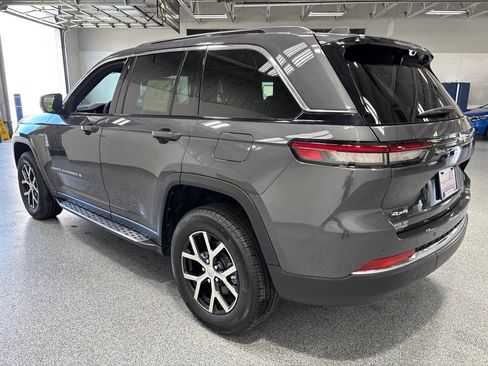 Used 2025 Jeep Grand Cherokee Limited w/ Luxury Tech Group II AWD/4WD image 5